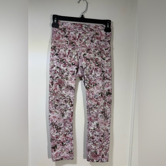 Lululemon Wunder Under Hi Rise Tight Crop 21" 6 Blossom Spritz Multi Pink
Floral - Picture 1 of 3